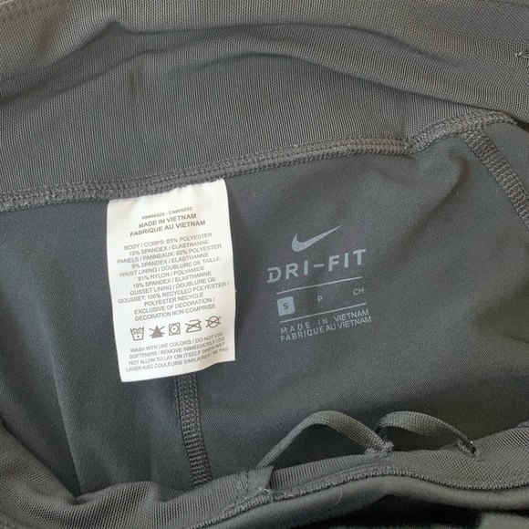 Nike Dryfit Leggings with Pocket - Picture 6 of 10
